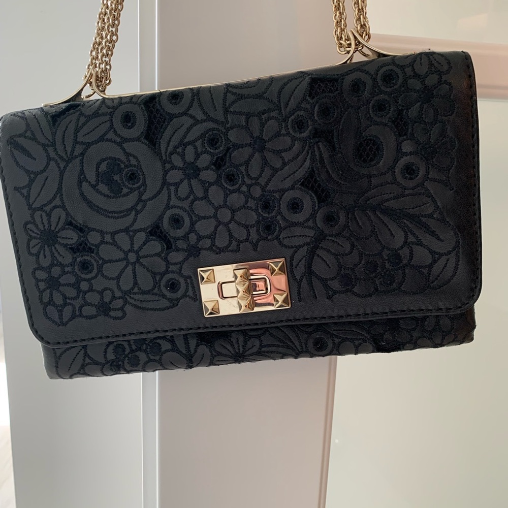 Mint Valentino Garavani Classic NWOT leather/lace black handbag with chain strap